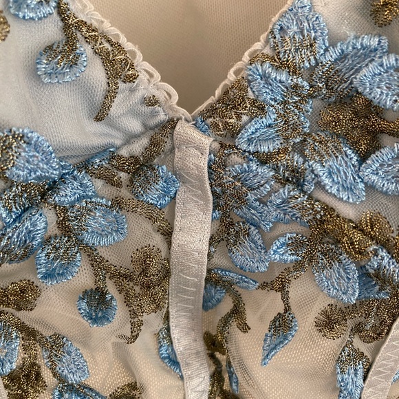 SHEIN Blue Floral Embroidered Mesh Crop Top - Picture 4 of 5